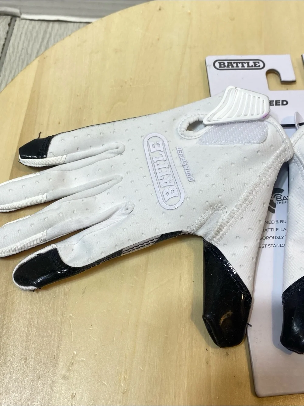 Battle Doom Speed Youth Large Football Gloves White Black  NWT  Att7#674